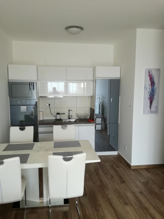 Apartment Victoria Добра-Вода Экстерьер фото
